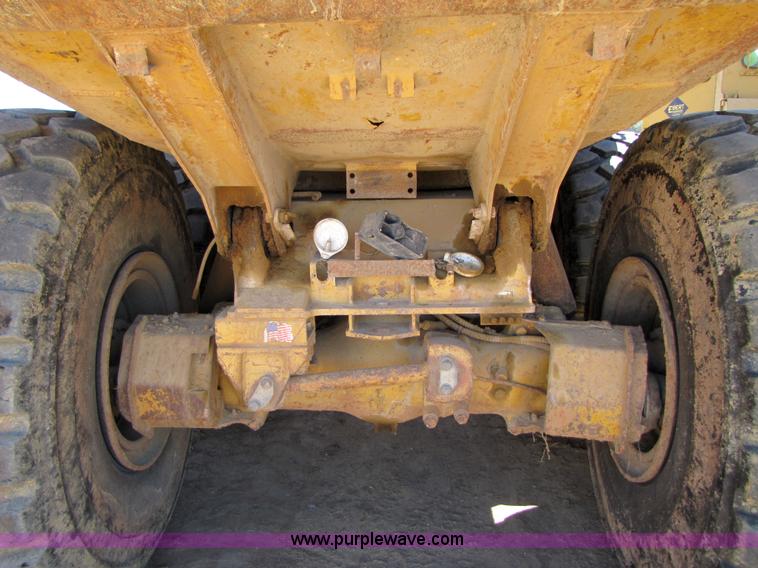 image for item 3055 1988 Caterpillar D400 6x6 dump truck