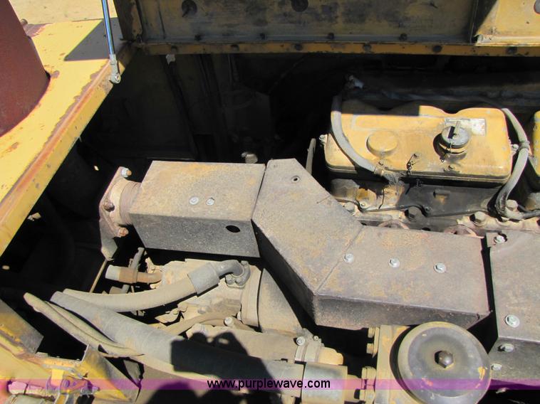 image for item 3055 1988 Caterpillar D400 6x6 dump truck