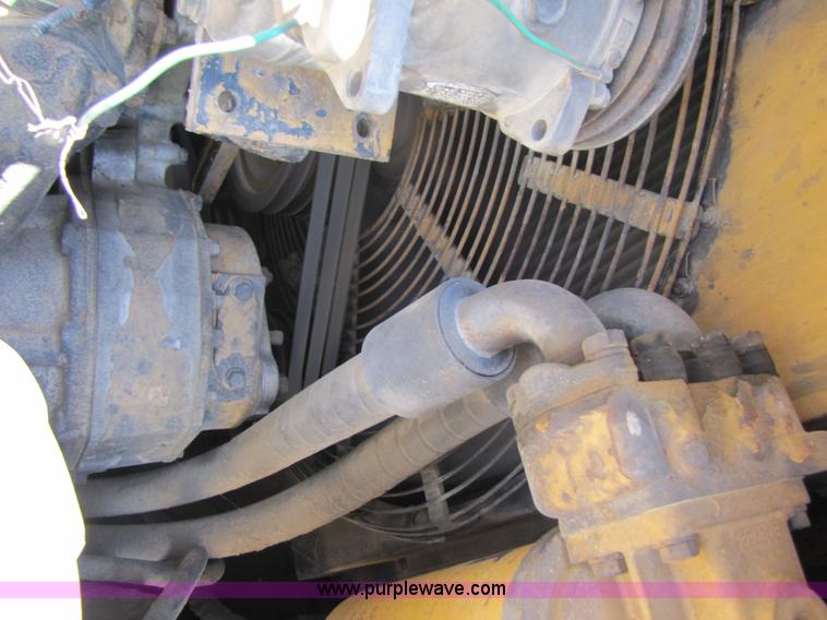 image for item 3055 1988 Caterpillar D400 6x6 dump truck