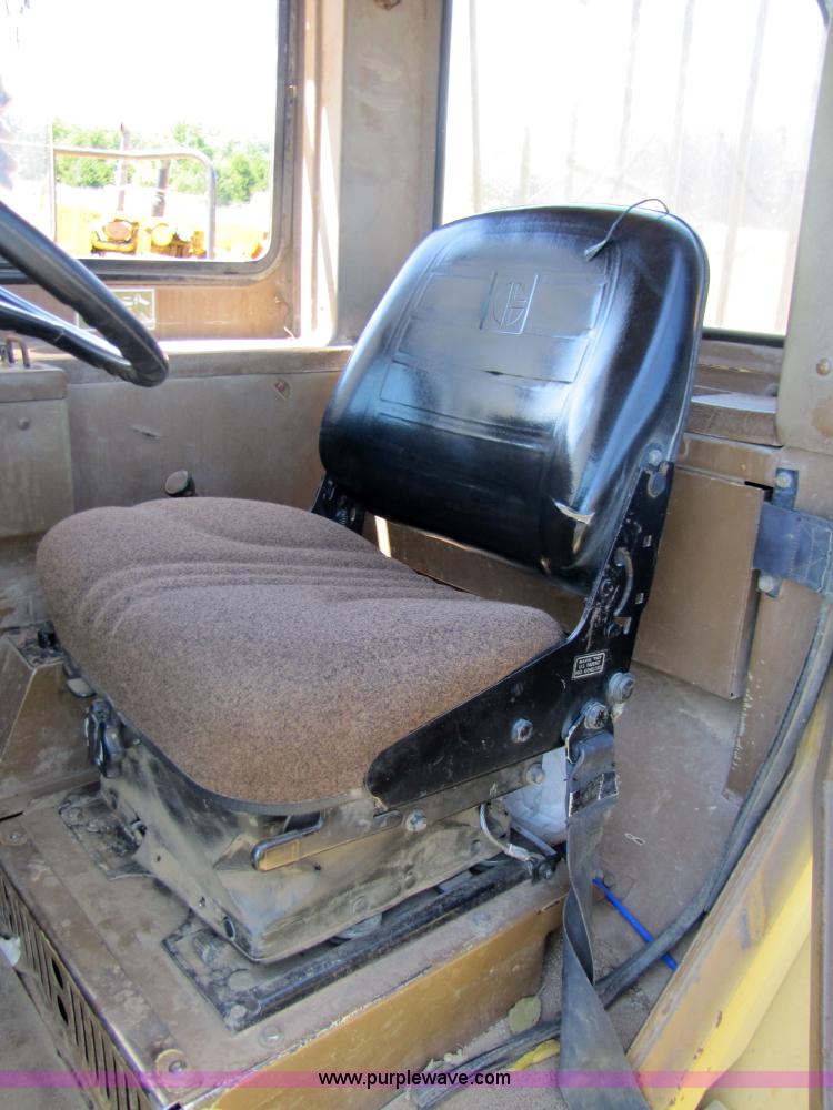 image for item 3056 1991 Caterpillar D400D 6x6 dump truck