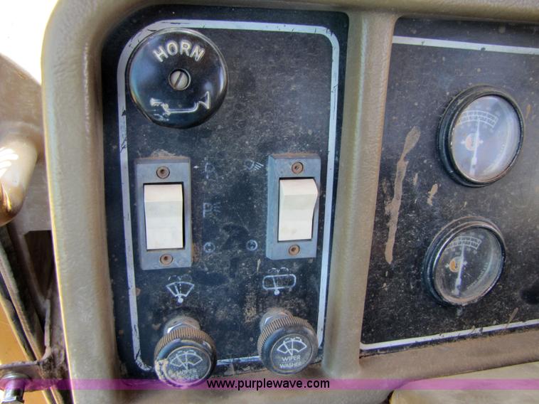 image for item 3056 1991 Caterpillar D400D 6x6 dump truck