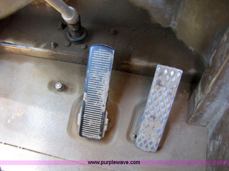 image for item 3056 1991 Caterpillar D400D 6x6 dump truck