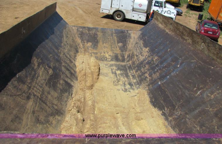 image for item 3056 1991 Caterpillar D400D 6x6 dump truck