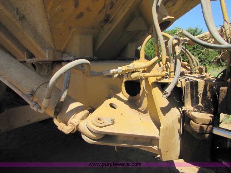image for item 3056 1991 Caterpillar D400D 6x6 dump truck