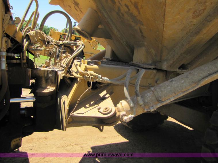 image for item 3056 1991 Caterpillar D400D 6x6 dump truck