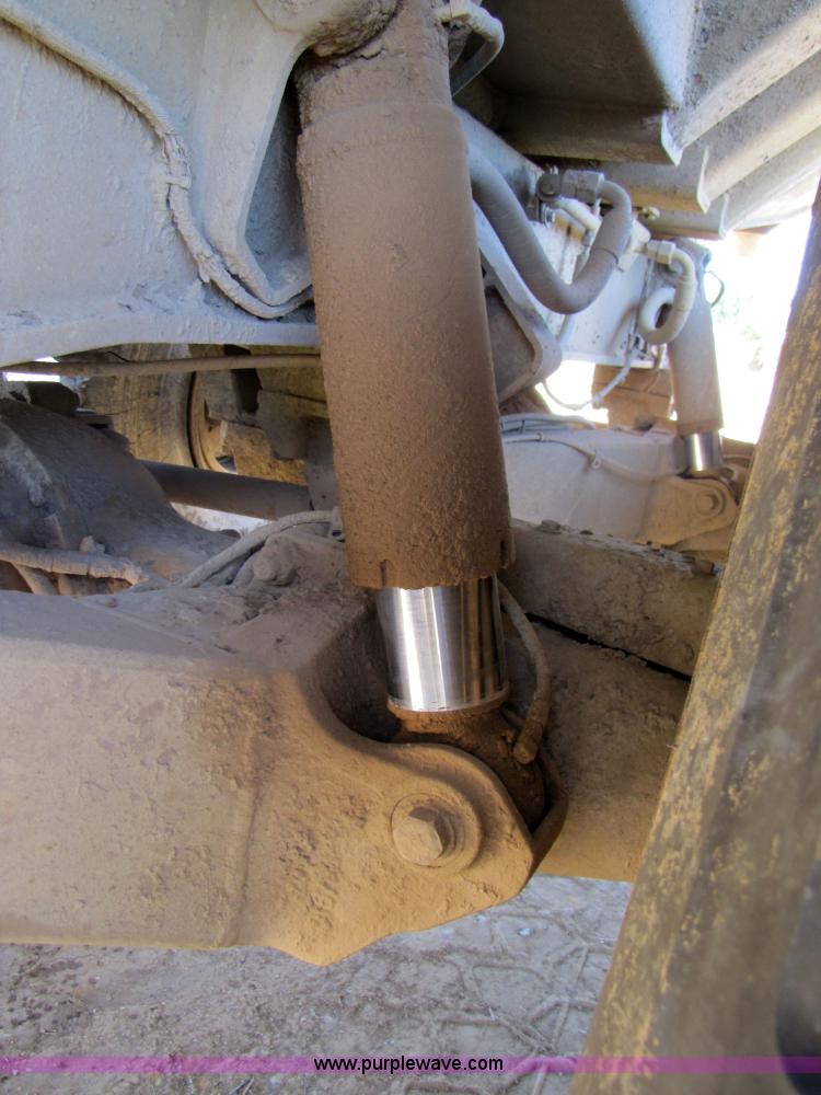 image for item 3056 1991 Caterpillar D400D 6x6 dump truck