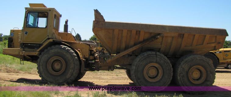 image for item 3057 1991 Caterpillar D400 6x6 dump truck