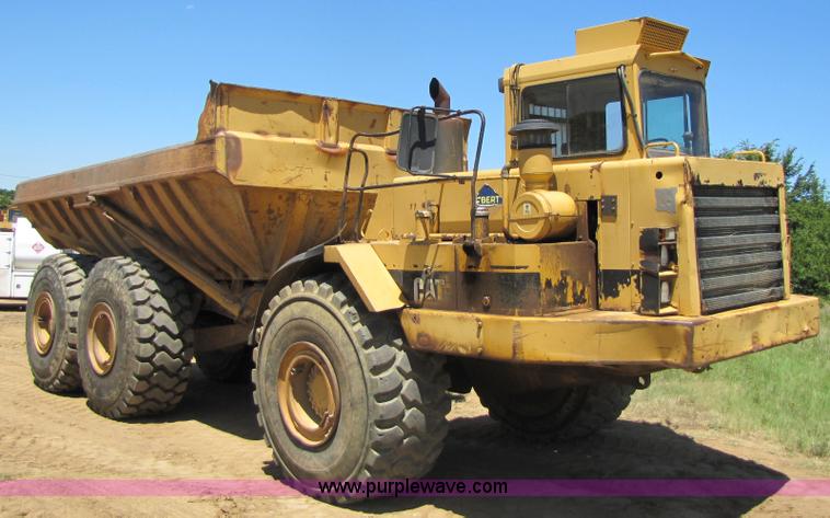 image for item 3057 1991 Caterpillar D400 6x6 dump truck