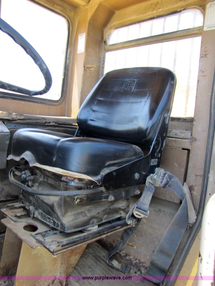 image for item 3057 1991 Caterpillar D400 6x6 dump truck