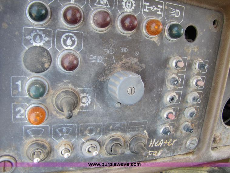 image for item 3057 1991 Caterpillar D400 6x6 dump truck