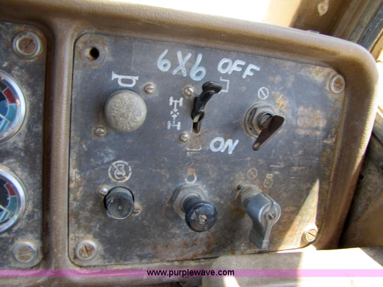 image for item 3057 1991 Caterpillar D400 6x6 dump truck