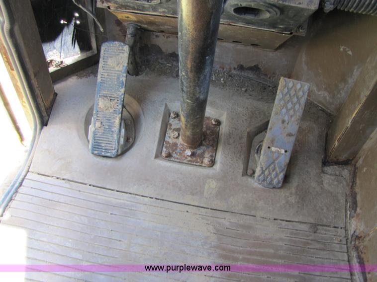 image for item 3057 1991 Caterpillar D400 6x6 dump truck