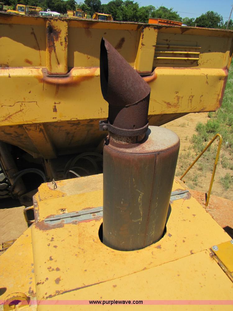 image for item 3057 1991 Caterpillar D400 6x6 dump truck