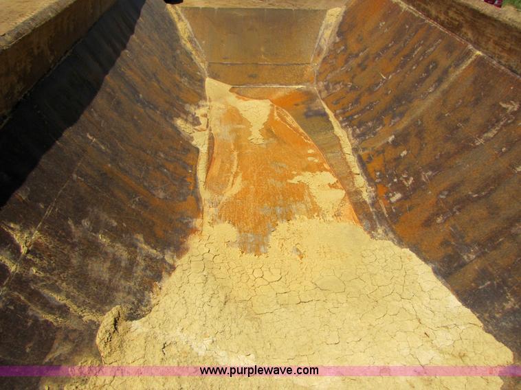 image for item 3057 1991 Caterpillar D400 6x6 dump truck