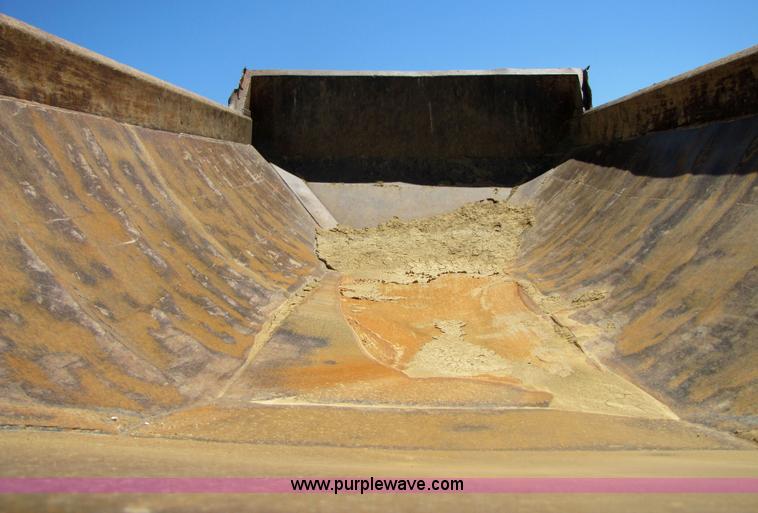 image for item 3057 1991 Caterpillar D400 6x6 dump truck