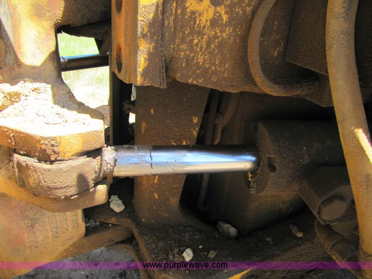 image for item 3057 1991 Caterpillar D400 6x6 dump truck