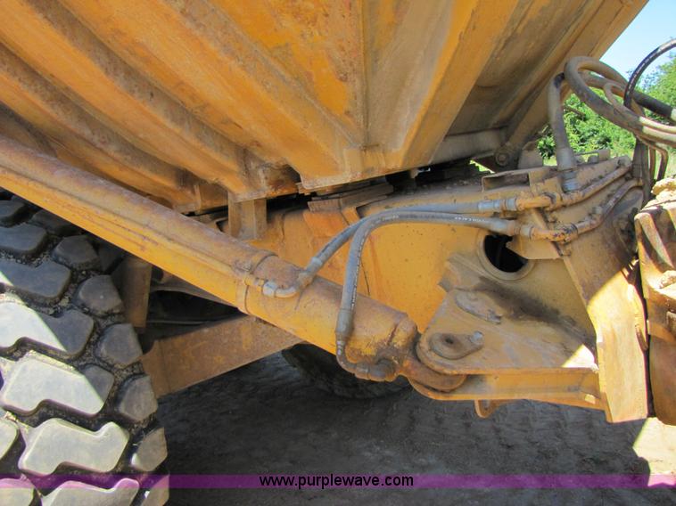 image for item 3057 1991 Caterpillar D400 6x6 dump truck
