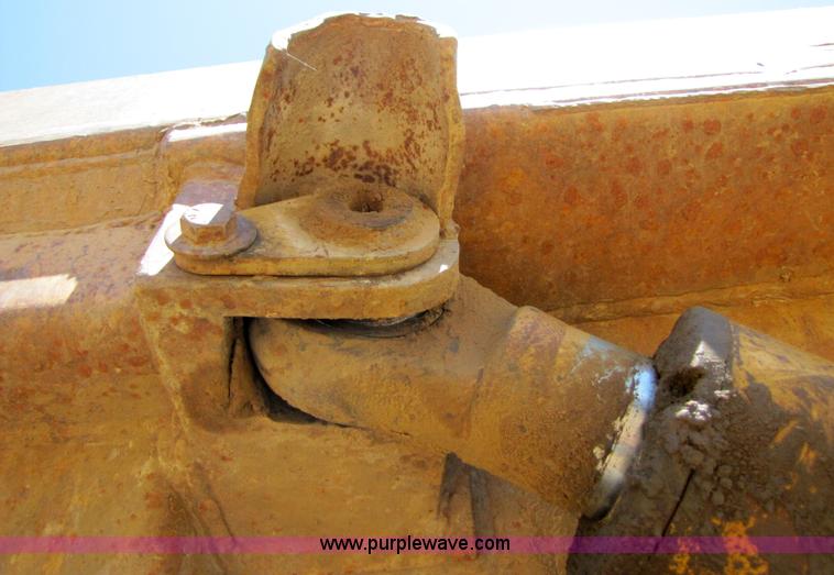 image for item 3057 1991 Caterpillar D400 6x6 dump truck