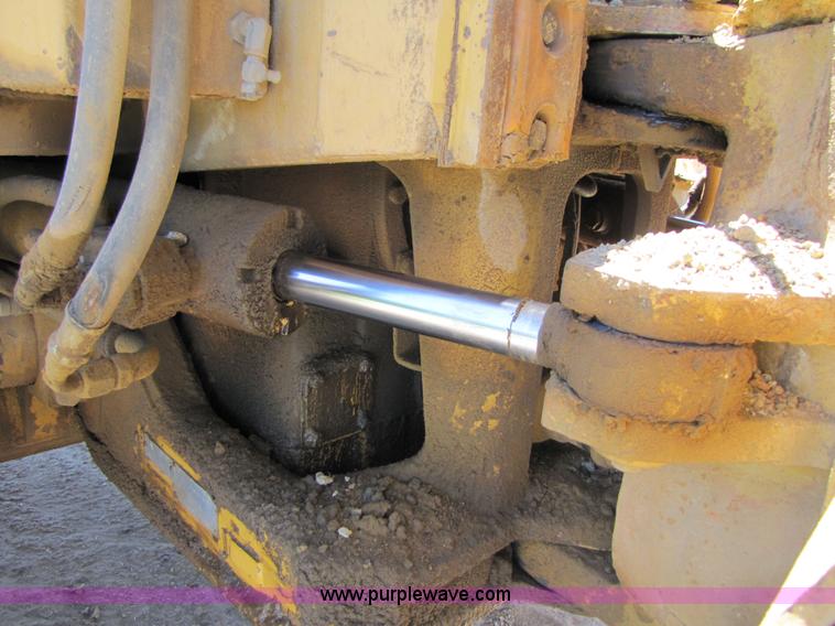 image for item 3057 1991 Caterpillar D400 6x6 dump truck