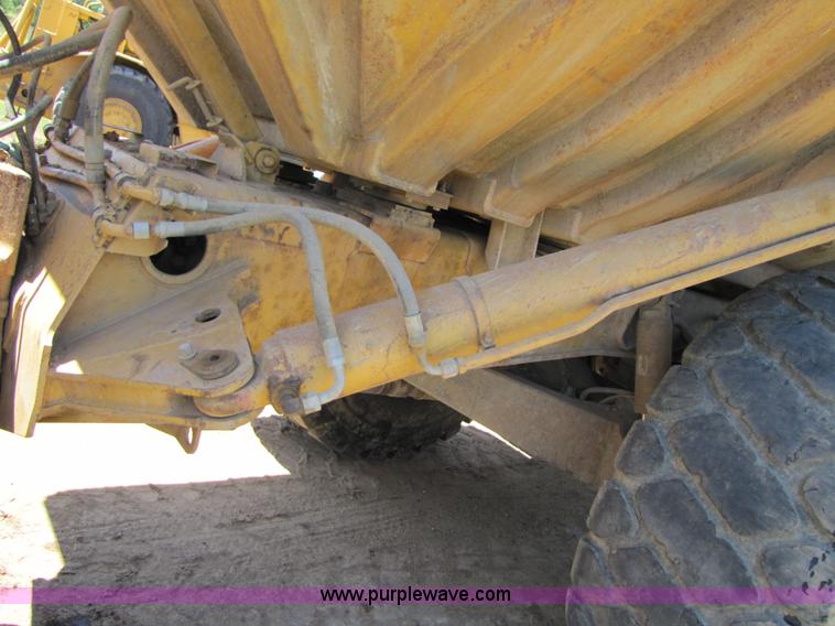 image for item 3057 1991 Caterpillar D400 6x6 dump truck