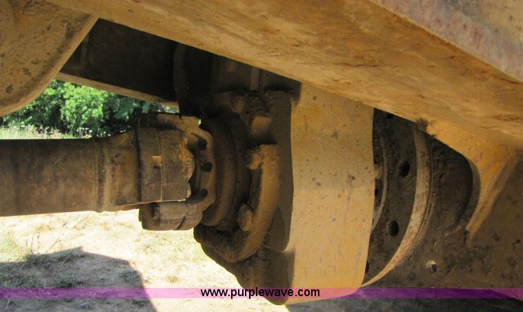 image for item 3057 1991 Caterpillar D400 6x6 dump truck