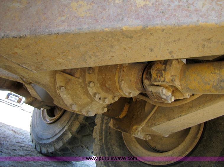 image for item 3057 1991 Caterpillar D400 6x6 dump truck