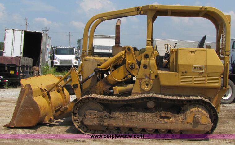 image for item 3060 1972 Caterpillar 955L track loader