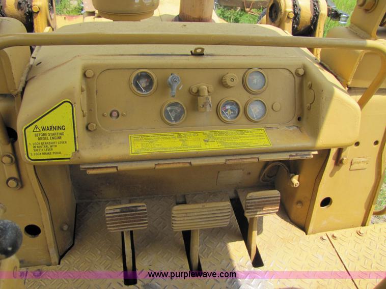 image for item 3060 1972 Caterpillar 955L track loader