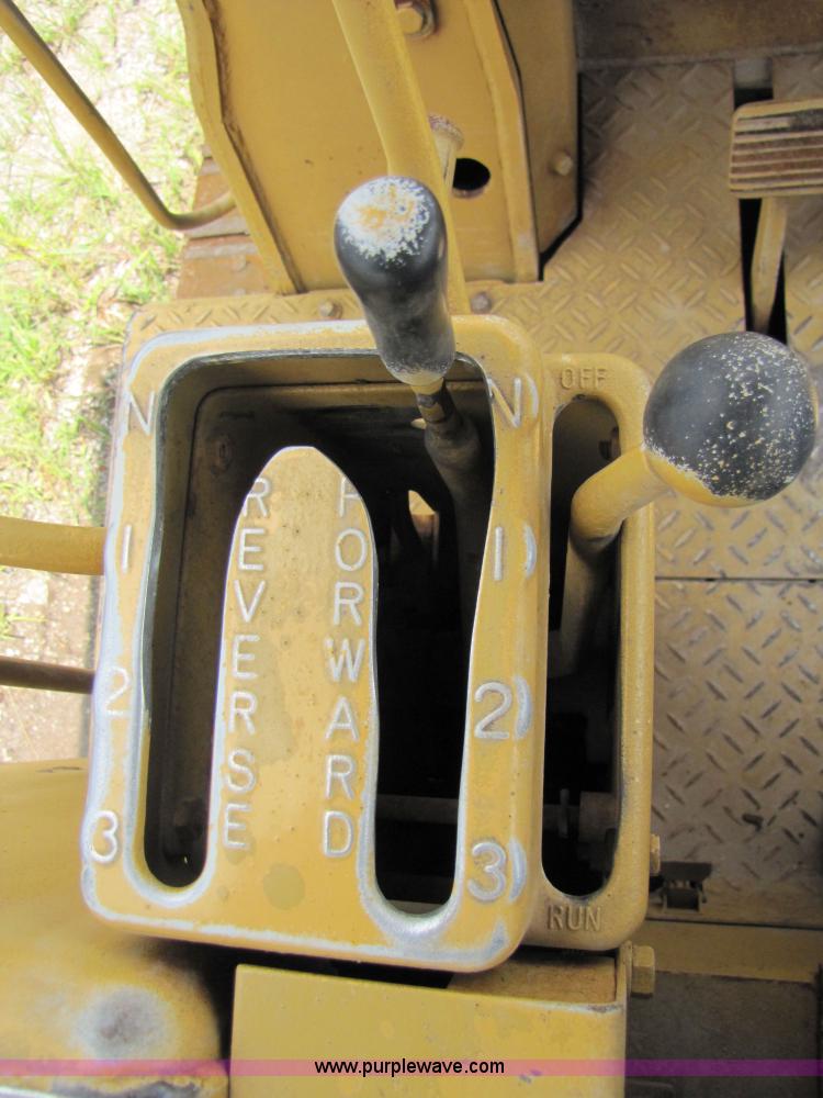 image for item 3060 1972 Caterpillar 955L track loader