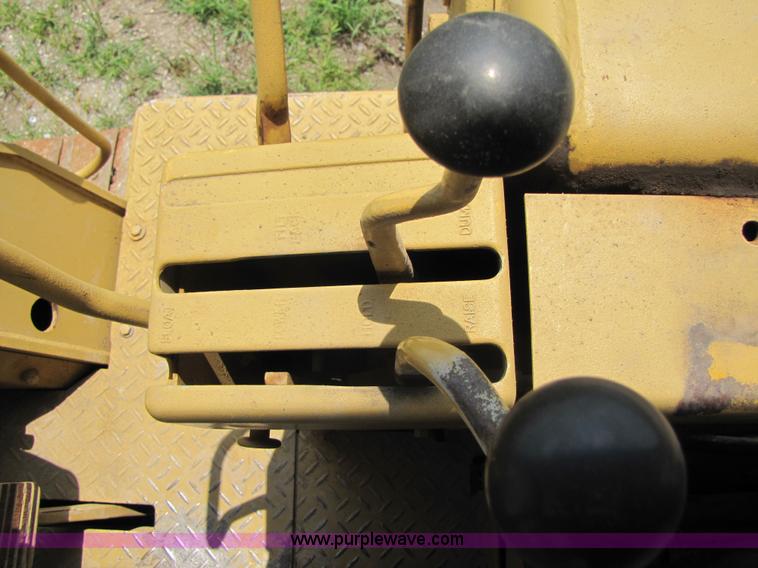 image for item 3060 1972 Caterpillar 955L track loader
