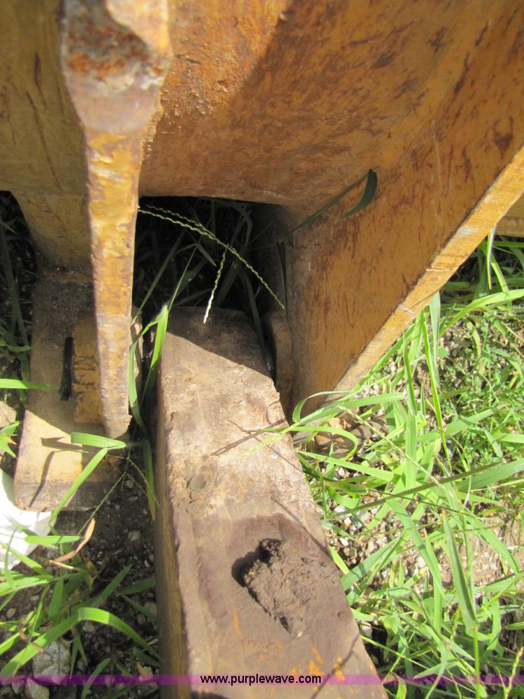 image for item 3060 1972 Caterpillar 955L track loader