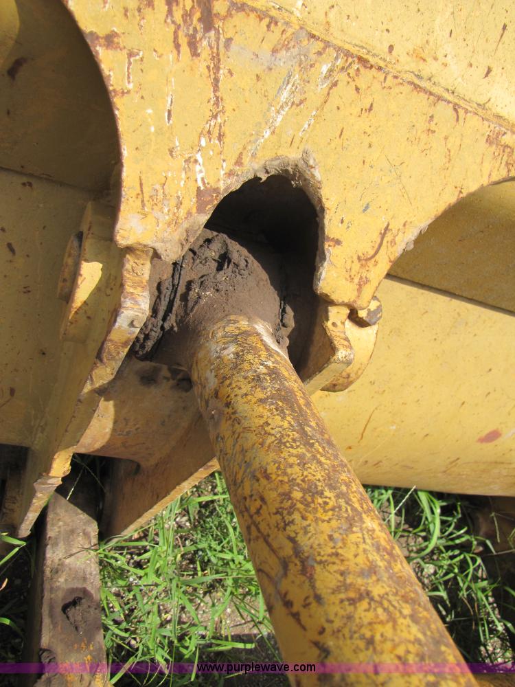 image for item 3060 1972 Caterpillar 955L track loader