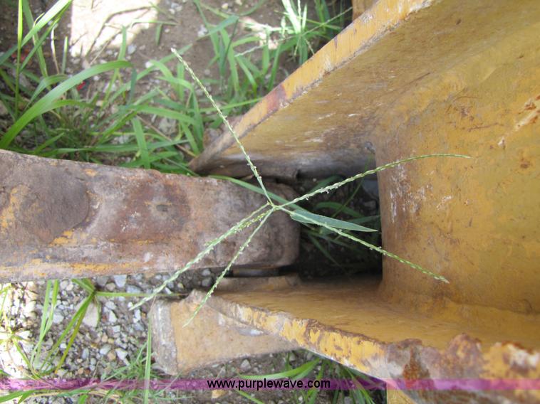 image for item 3060 1972 Caterpillar 955L track loader