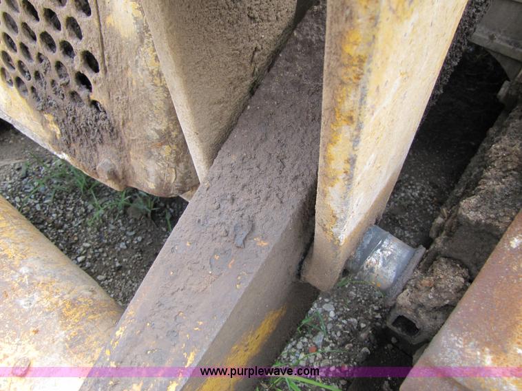 image for item 3060 1972 Caterpillar 955L track loader