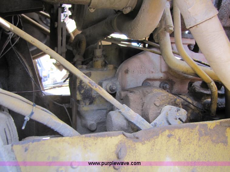 image for item 3060 1972 Caterpillar 955L track loader