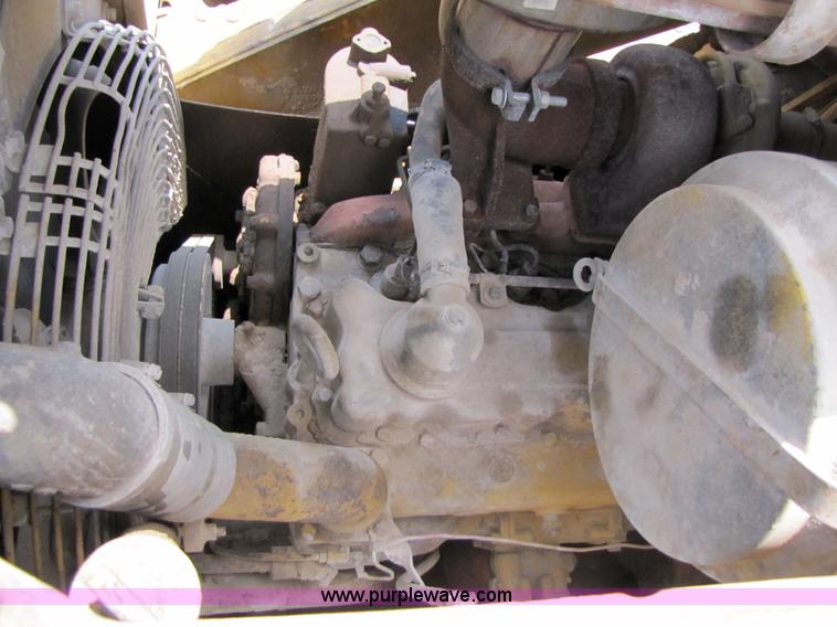 image for item 3060 1972 Caterpillar 955L track loader