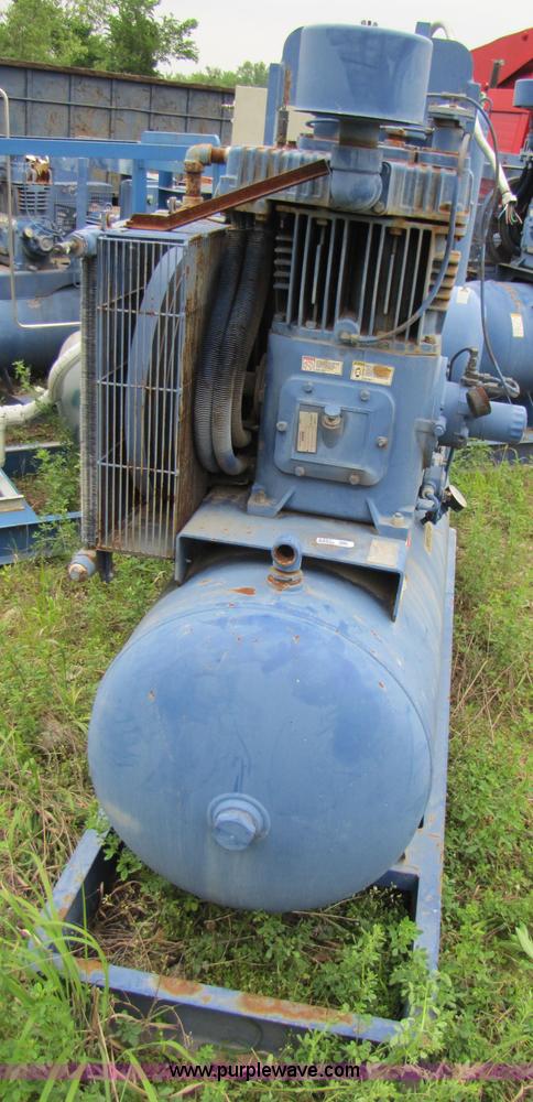 image for item 3062 Industrial air compressor on skid