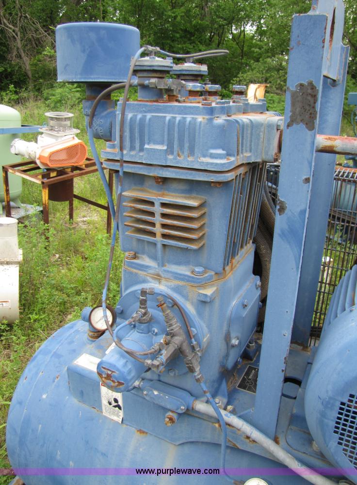 image for item 3062 Industrial air compressor on skid