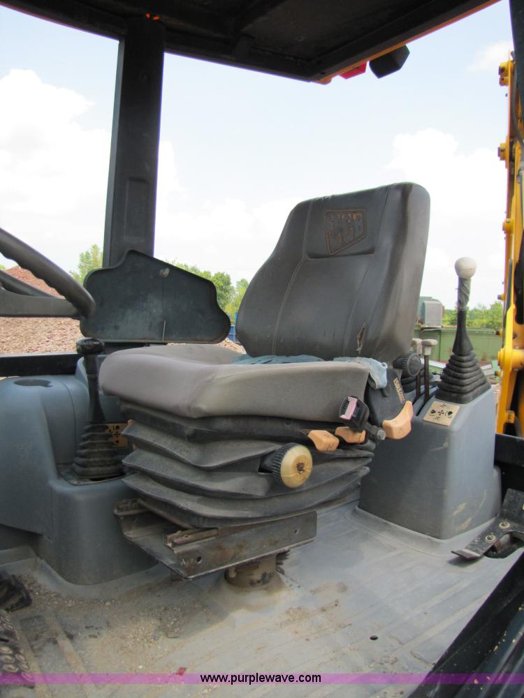 image for item 3064 JCB 214E backhoe