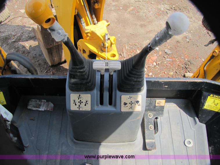image for item 3064 JCB 214E backhoe