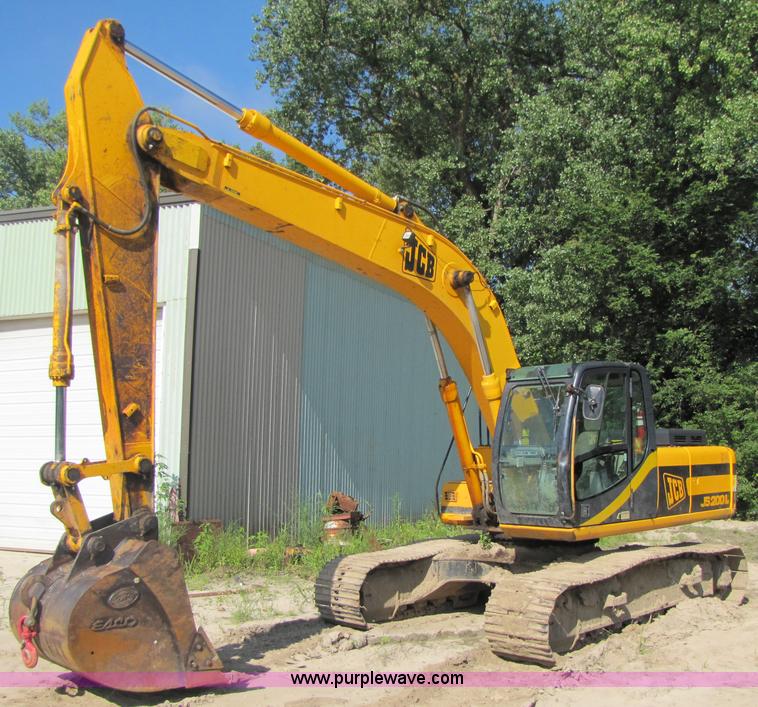 image for item 3574 1999 JCB JS200L excavator