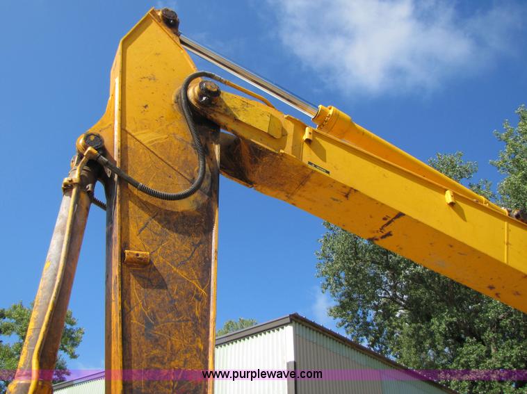 image for item 3574 1999 JCB JS200L excavator