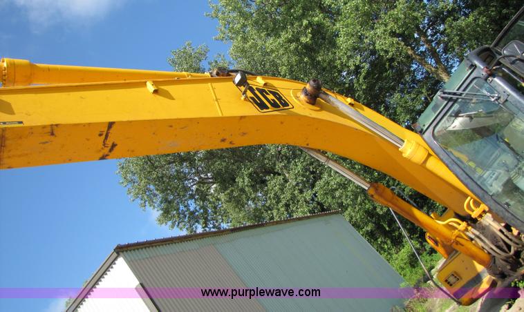 image for item 3574 1999 JCB JS200L excavator