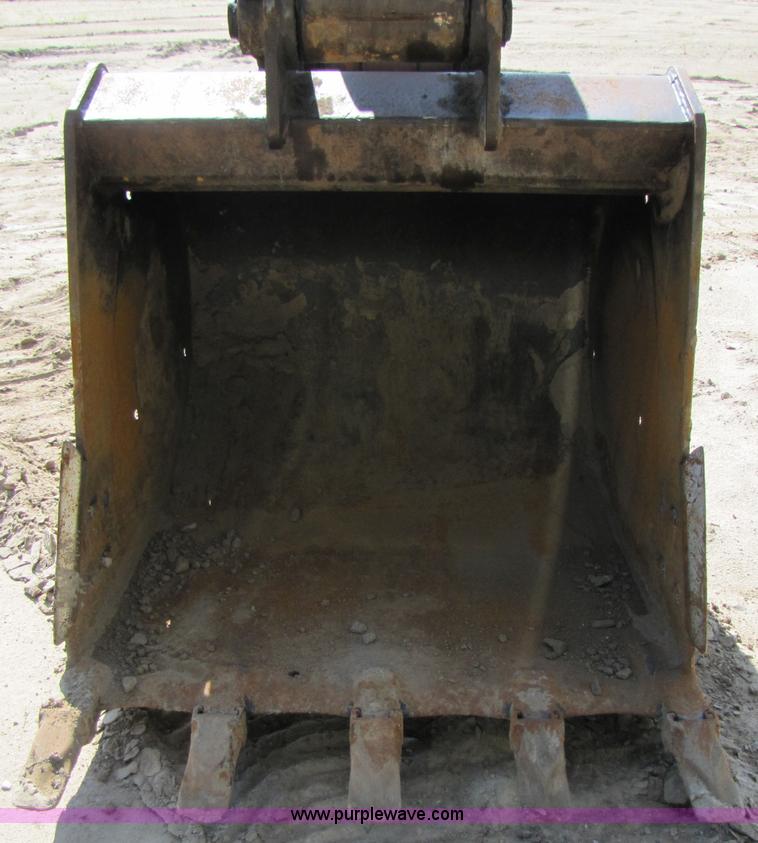 image for item 3574 1999 JCB JS200L excavator