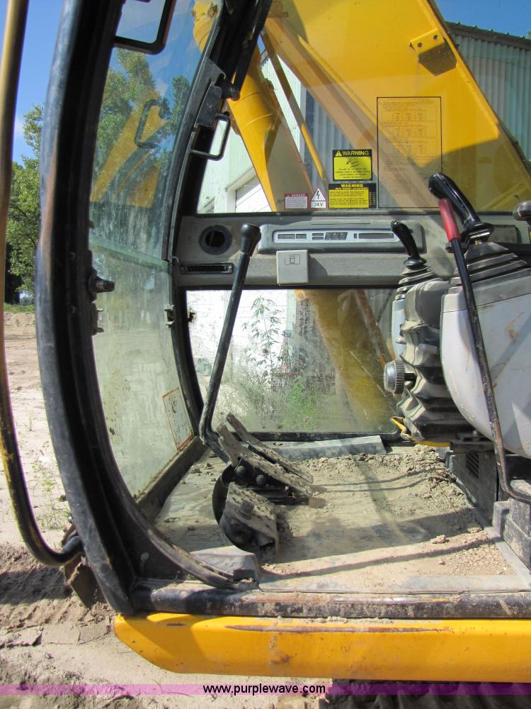 image for item 3574 1999 JCB JS200L excavator
