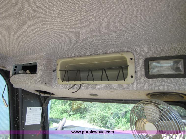 image for item 3574 1999 JCB JS200L excavator