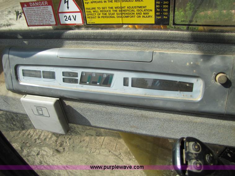 image for item 3574 1999 JCB JS200L excavator