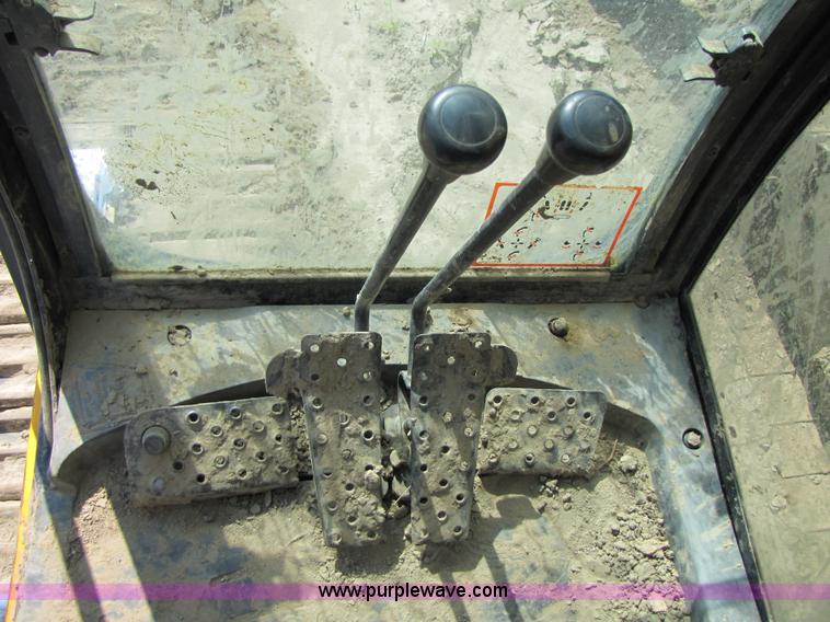 image for item 3574 1999 JCB JS200L excavator