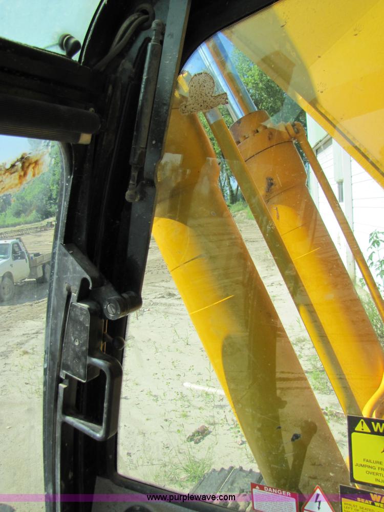 image for item 3574 1999 JCB JS200L excavator