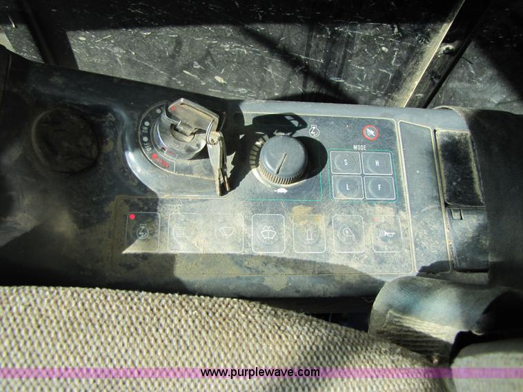 image for item 3574 1999 JCB JS200L excavator